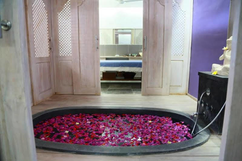 Indiana Kenanga Boutique Hotel & Spa Lembongan Buitenkant foto